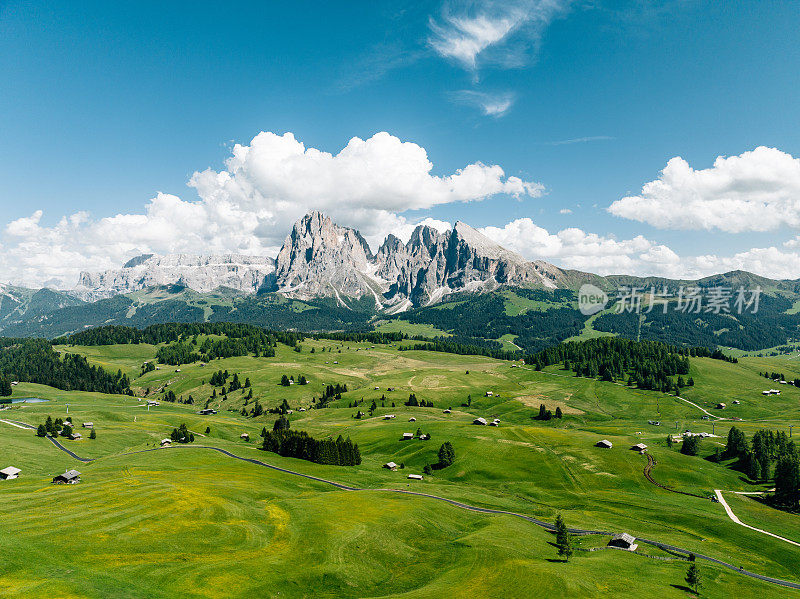 鸟瞰意大利著名地标Alpe di Siusi